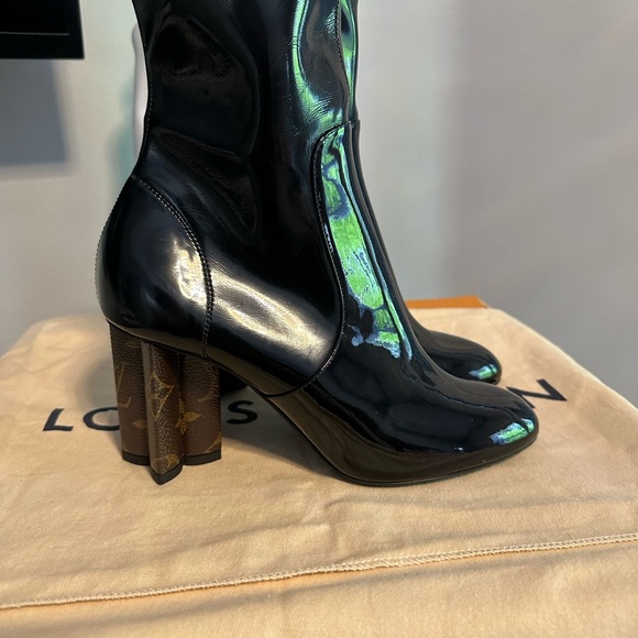 Authentic Louis Vuitton Silhouette Ankle boot - Picture 2 of 6